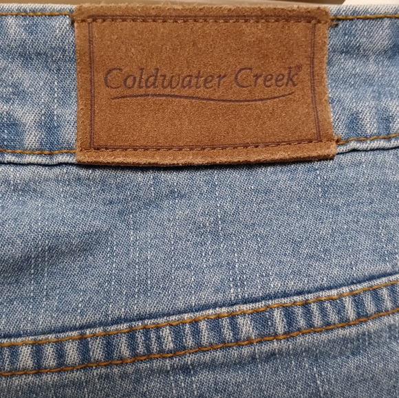 Coldwater Creek Light Wash Blue Jeans - Picture 5 of 6
